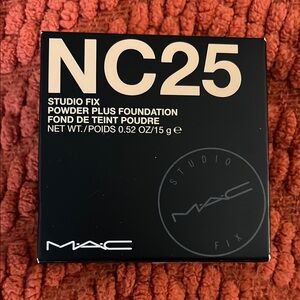 MAC Studio Fix Powder Plus Foundation NC25